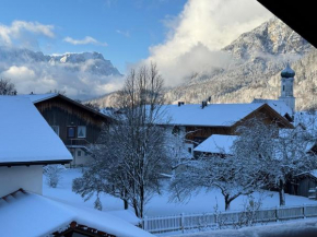 Dachgeschosswohnung mit traumhaftem Zugspitzblick bei Garmisch